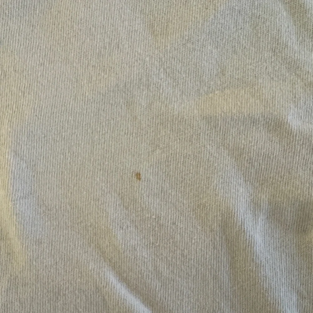 Vineyard Vines light blue Tee with Colorful Beach Graphic - Picture 5 of 5
